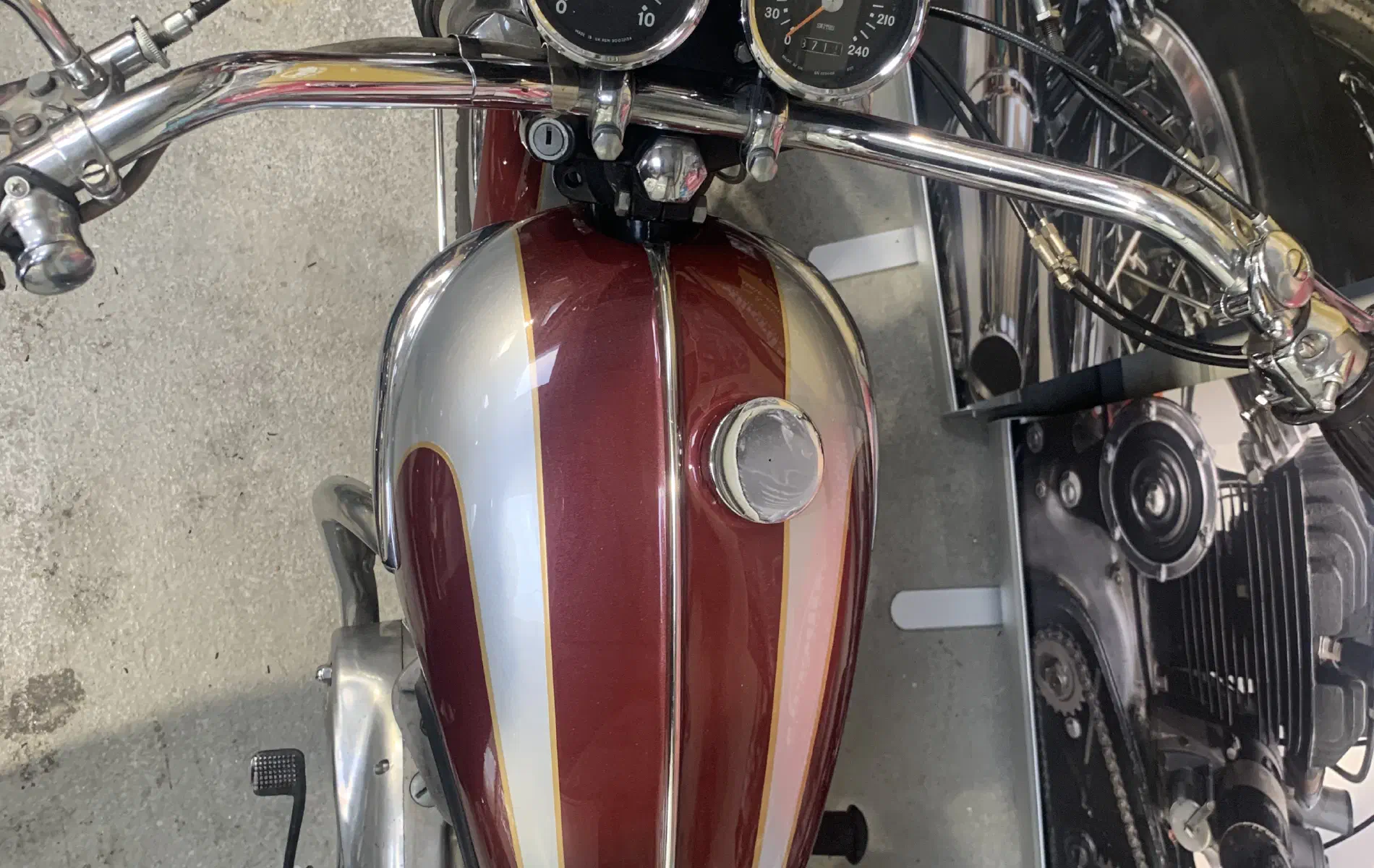 Triumph T120 R