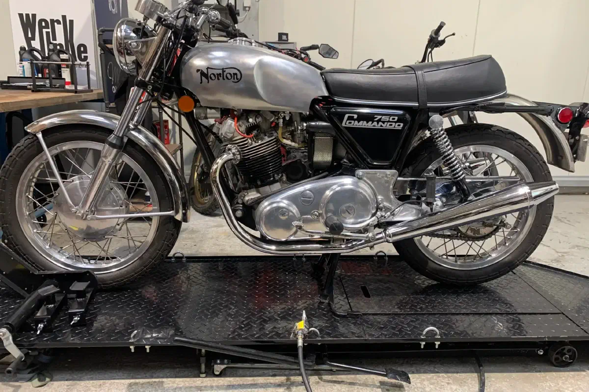 Norton Commando 750