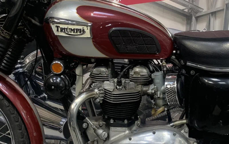 Triumph T120 R