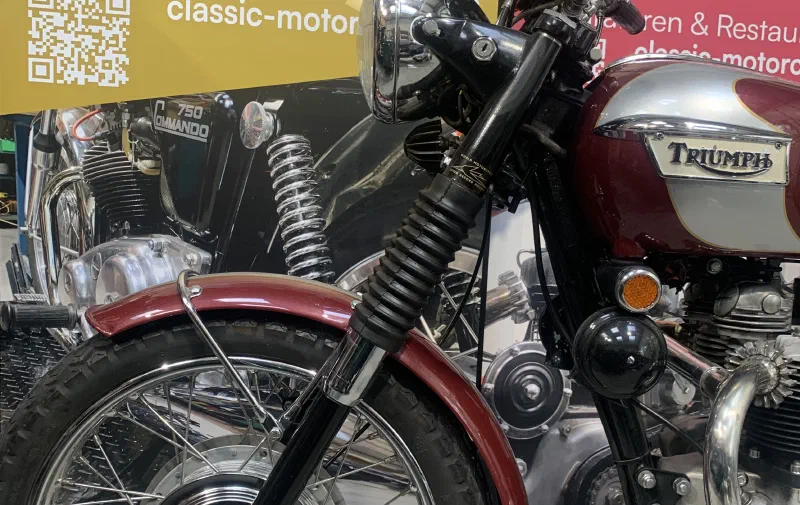 Triumph T120 R
